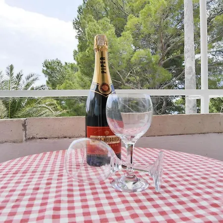 Apartment Beach Makarska Макарська